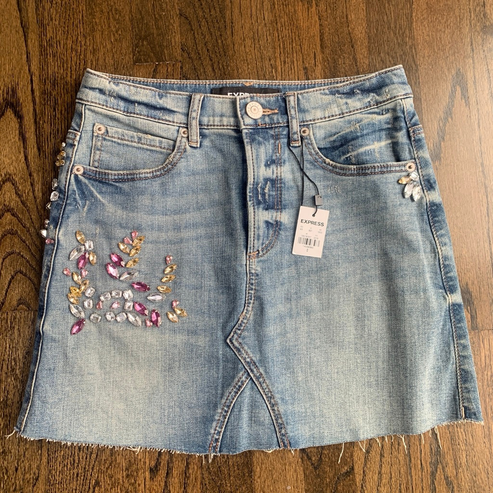 NWT Express Bedazzled Rhinestone Raw Hem Distressed Denim Mini Skirt Y2K Size 0